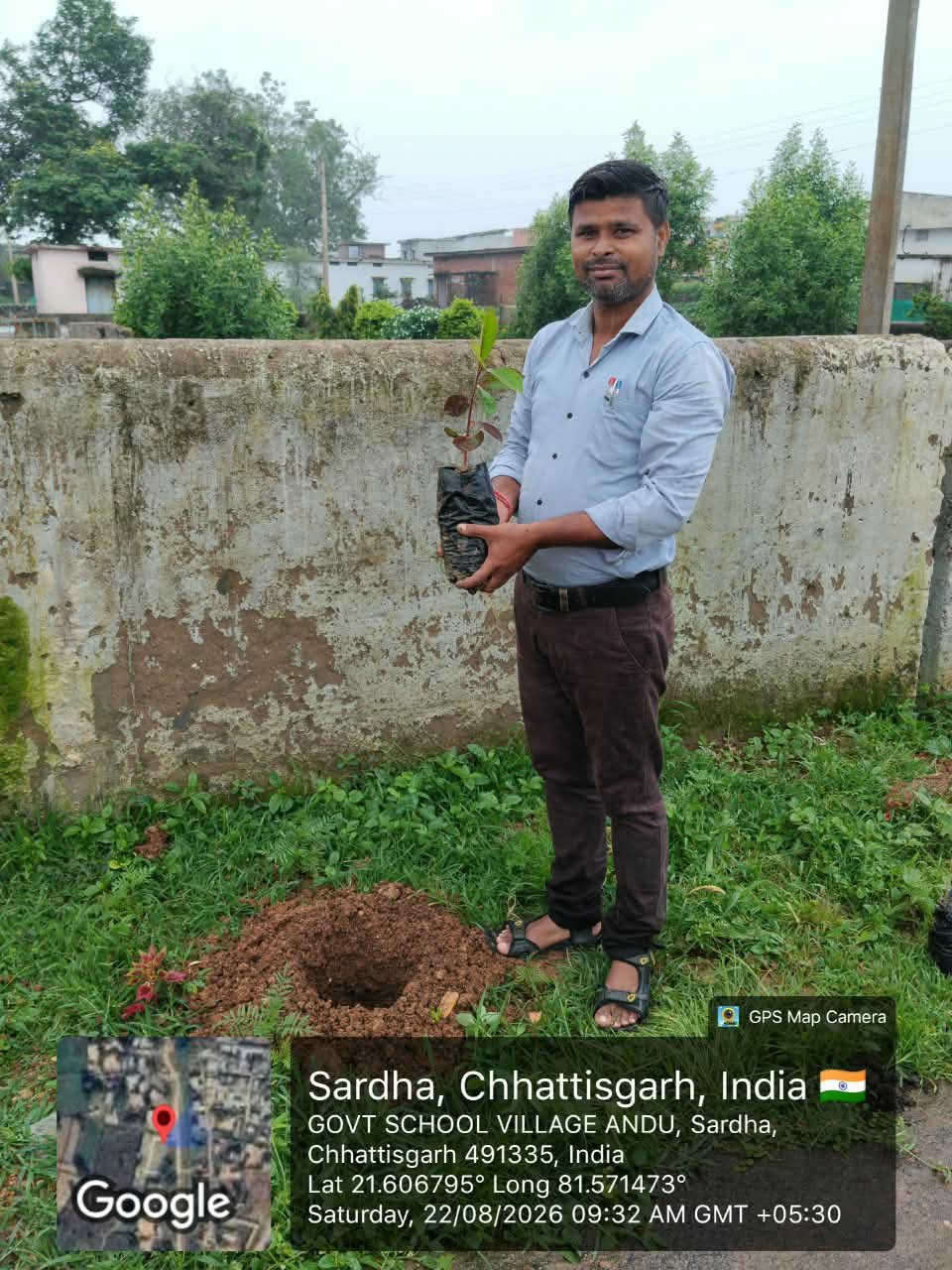 Plantation Drive Along School Boundaries